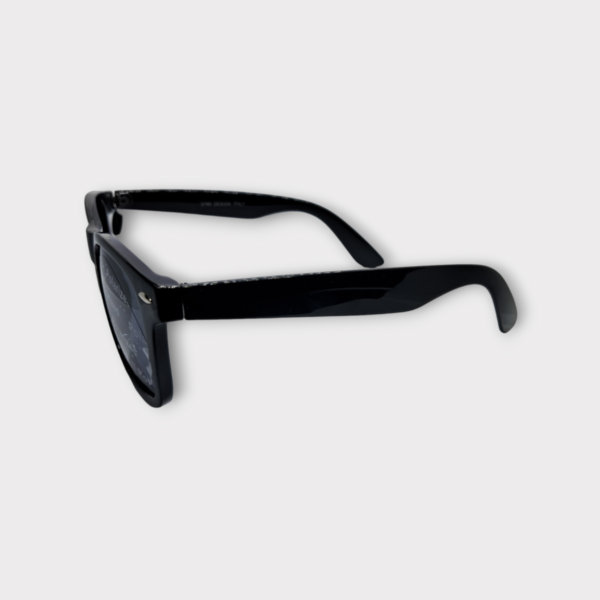 Polarized UV protection sunglasses with reflective lenses and stylish frame."