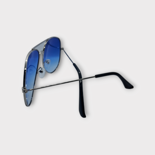 "Embrace timeless sophistication with mirrored aviator sunglasses mens. Originally designed for military pilots, these sunglasses now merge iconic teardrop lenses with modern reflective coatings. The mirrored lenses reduce glare and enhance visual comfort, while the metal frames provide a classic, refined look. Ideal for any occasion, from casual outings to formal events, these sunglasses offer superior UV protection and style. Choose from a variety of lens colors and frame finishes to match your personal taste and elevate your eyewear collection."